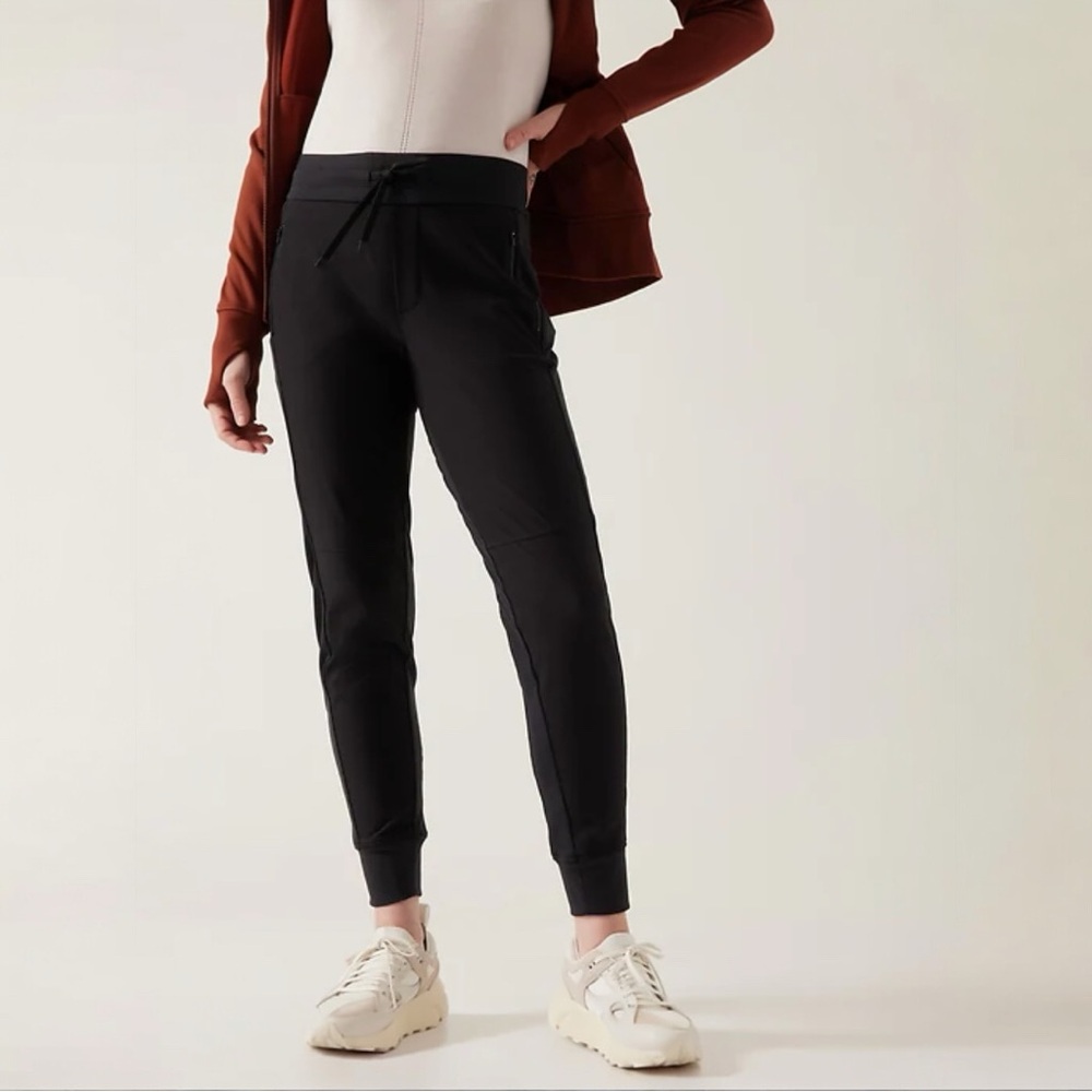 NWT Athleta Headlands Hybrid Trek Jogger - Picture 4 of 7